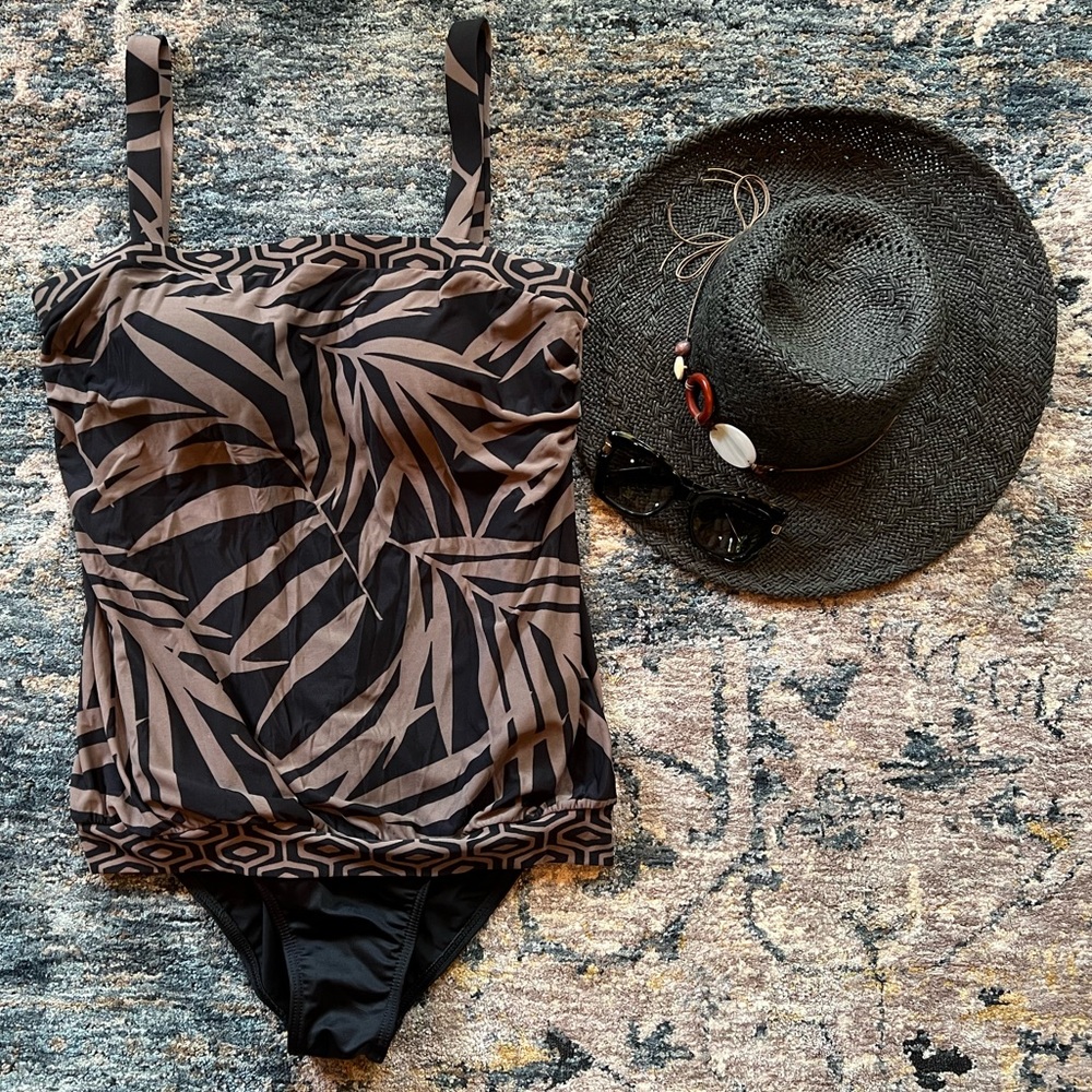 Miraclesuit ๐ด Black & Tan Palm Print - Picture 2 of 9